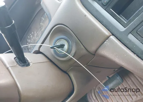 1999 Toyota Camry Ce из США, поврежденный, VIN 4T1BG22K5XU568581